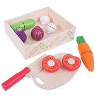 Caja con verduras para cortar